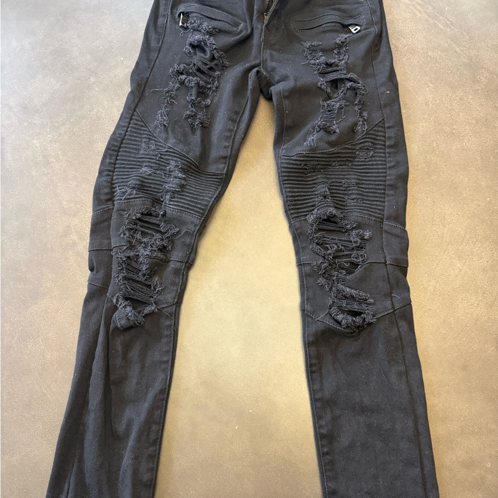 Distressed Black skinny jeans